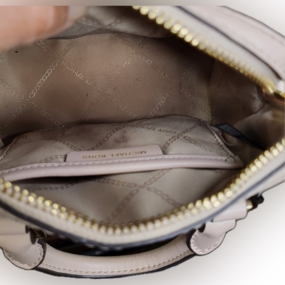 EUC Michael Kors Bedford Legacy Mini - Picture 7 of 10